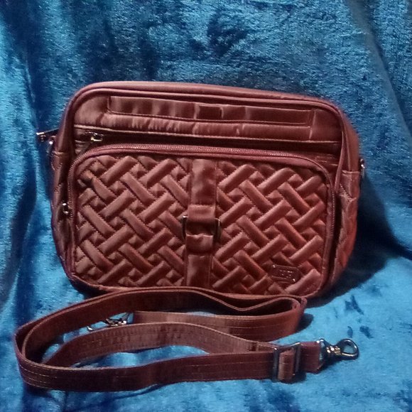 Lug Carousel XL in Wine Red - Picture 1 of 7